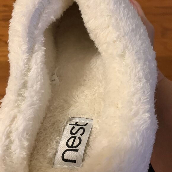 Nest house slippers Size 11-12 RUN SMALL (more like size 9) - Picture 5 of 7